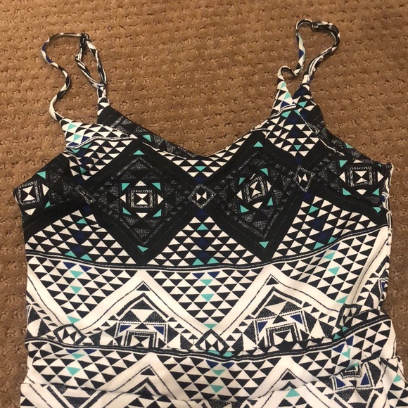 Triangle Patterned One Piece. Size 4. - Picture 5 of 7